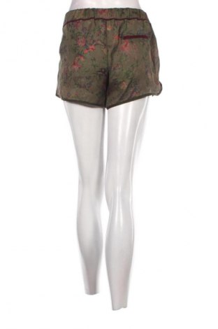 Dámské kraťasy  Pull&Bear, Velikost L, Barva Zelená, Cena  229,00 Kč