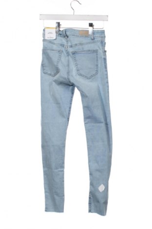 Γυναικείο Τζίν Pull&Bear, Μέγεθος S, Χρώμα Μπλέ, Τιμή 10,99 €