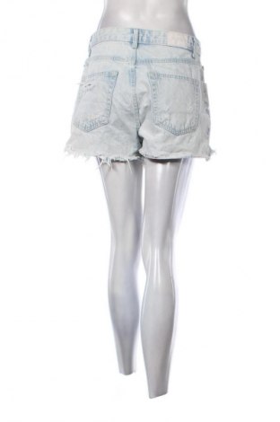 Дамски къс панталон Bershka, Размер S, Цвят Син, Цена 9,71 €