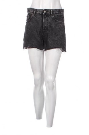 Damskie szorty Pull&Bear, Rozmiar M, Kolor Czarny, Cena 26,18 zł