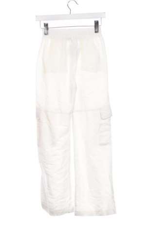 Damskie spodnie Bershka, Rozmiar XS, Kolor Biały, Cena 22,47 zł