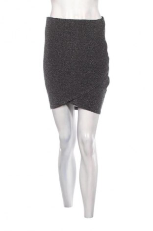 Rock Amisu, Größe M, Farbe Silber, Preis € 3,99