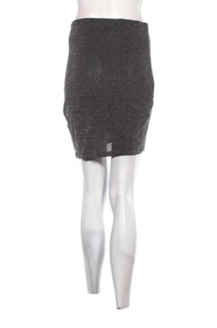 Rock Amisu, Größe M, Farbe Silber, Preis € 3,99