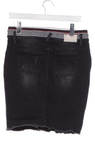 Rock Fornarina, Größe M, Farbe Schwarz, Preis 1,99 €