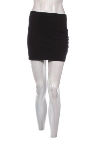 Пола H&M Divided, Размер S, Цвят Черен, Цена 3,06 €