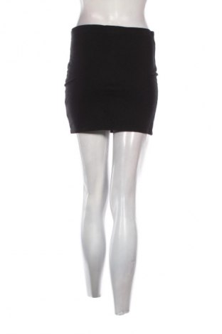 Пола H&M Divided, Размер S, Цвят Черен, Цена 3,06 €