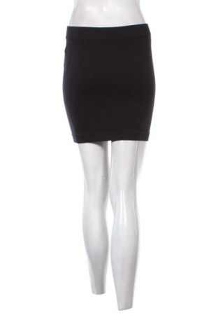 Пола Primark, Размер M, Цвят Черен, Цена 3,57 €