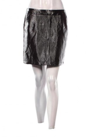 Пола Vero Moda, Размер M, Цвят Черен, Цена 2,04 €