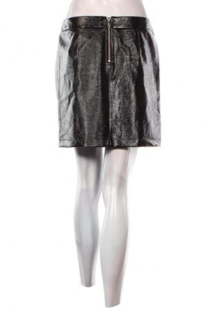 Пола Vero Moda, Размер M, Цвят Черен, Цена 2,04 €