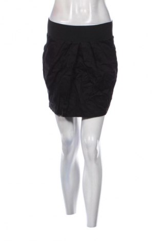 Пола Vero Moda, Размер S, Цвят Черен, Цена 3,57 €