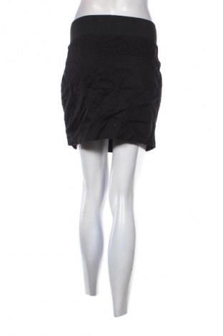 Пола Vero Moda, Размер S, Цвят Черен, Цена 3,57 €