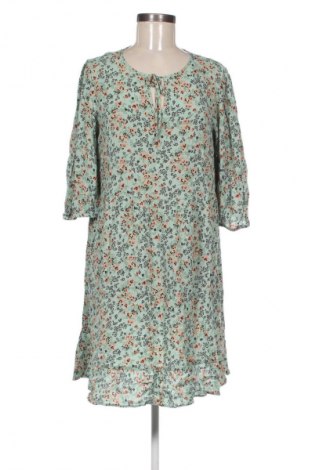 Рокля F&F, Размер M, Цвят Многоцветен, Цена 9,14 €