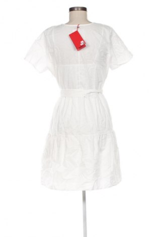 Ruha Hugo Boss, Méret M, Szín Fehér, Ár 41 049 Ft