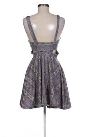 Kleid Pull&Bear, Größe M, Farbe Mehrfarbig, Preis € 5,99