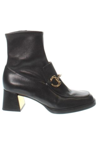 Botine de damă Gucci, Mărime 39, Culoare Negru, Preț 3.033,96 Lei, #137756339