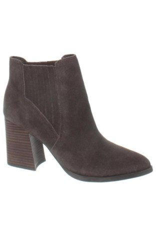 Botine de damă Marc Fisher, Mărime 39, Culoare Maro, Preț 286,00 Lei, #137752643