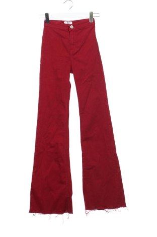 Damskie jeansy Bershka, Rozmiar XXS, Kolor Czerwony, Cena 55,04 zł, #137705679