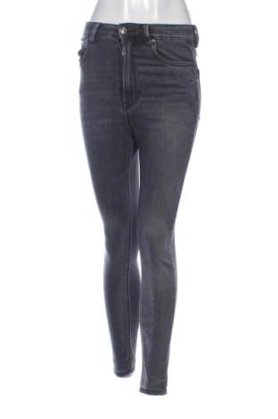 Blugi de femei Stradivarius, Mărime S, Culoare Gri, Preț 55,00 Lei, #137747121