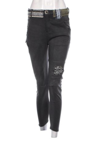 Blugi de femei Desigual, Mărime M, Culoare Negru, Preț 257,20 Lei, #137760004