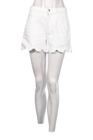 Pantaloni scurți de femei Sinsay, Mărime S, Culoare Alb, Preț 52,49 Lei, #137730376