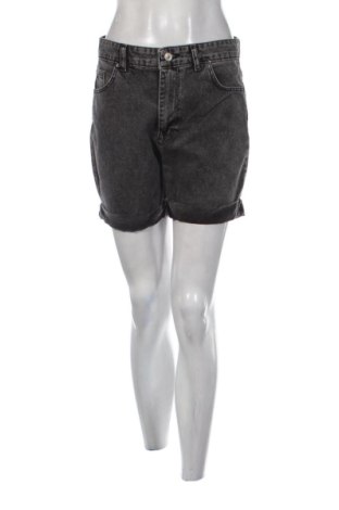 Pantaloni scurți de femei Trendyol, Mărime M, Culoare Gri, Preț 57,74 Lei, #137736727