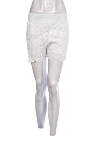 Pantaloni scurți de femei G & B, Mărime M, Culoare Alb, Preț 96,90 Lei, #137745388