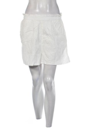 Дамски къс панталон ONLY, Размер M, Цвят Бял, Цена 27,68 €, #137746016