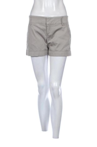Pantaloni scurți de femei Calvin Klein, Mărime S, Culoare Bej, Preț 130,00 Lei, #137749589
