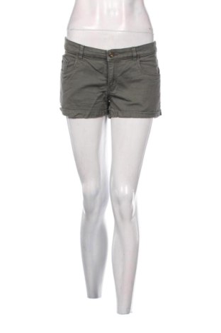 Pantaloni scurți de femei H&M, Mărime M, Culoare Verde, Preț 57,74 Lei, #137731584