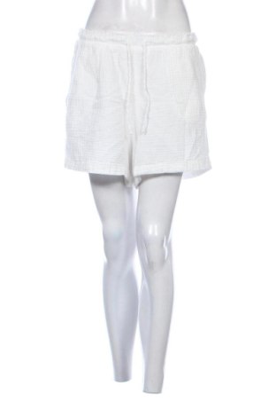 Pantaloni scurți de femei Amisu, Mărime M, Culoare Alb, Preț 43,71 Lei, #137755472