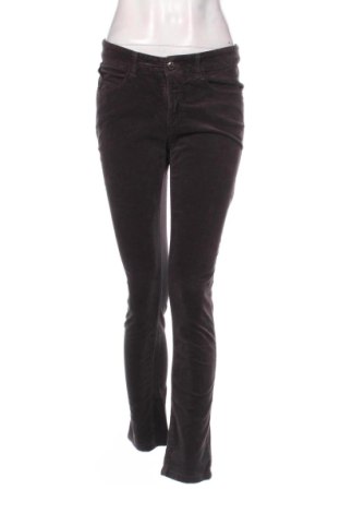Pantaloni de femei Armani Jeans, Mărime M, Culoare Maro, Preț 283,45 Lei, #137730373