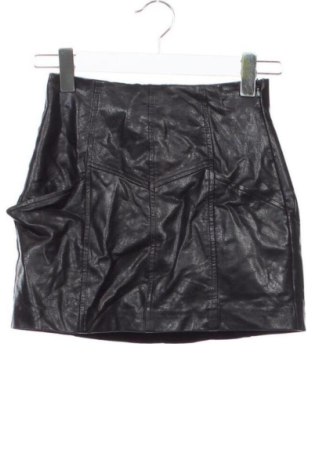 Кожена пола Stradivarius, Размер XXS, Цвят Черен, Цена 7,00 €, #137713108
