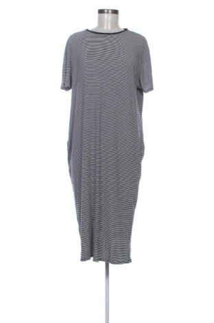 Rochie Pull&Bear, Mărime XL, Culoare Multicolor, Preț 55,00 Lei, #137750575