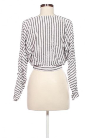 Damen Shirt Bershka, Größe M, Farbe Mehrfarbig, Preis 1,99 €