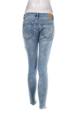 Damskie jeansy Pull&Bear, Rozmiar M, Kolor Niebieski, Cena 22,00 zł