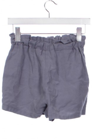 Дамски къс панталон Pull&Bear, Размер XS, Цвят Сив, Цена 4,09 €