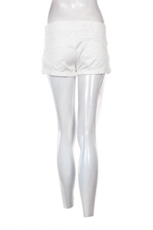 Дамски къс панталон Stradivarius, Размер L, Цвят Бял, Цена 2,55 €