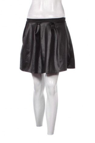 Пола Boohoo, Размер S, Цвят Черен, Цена 3,57 €