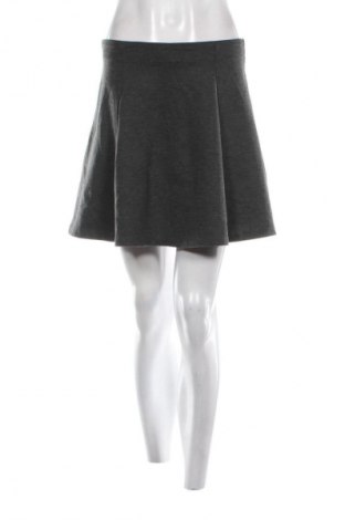 Пола Gina Tricot, Размер S, Цвят Сив, Цена 2,04 €