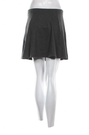 Пола Gina Tricot, Размер S, Цвят Сив, Цена 2,04 €