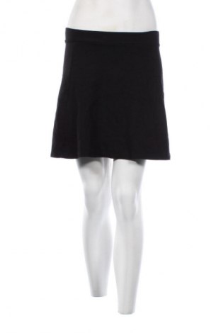 Пола H&M Divided, Размер S, Цвят Черен, Цена 2,04 €