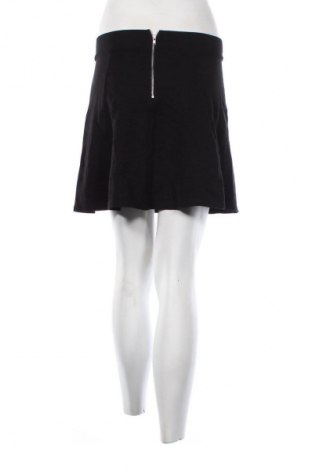 Пола H&M Divided, Размер S, Цвят Черен, Цена 2,04 €