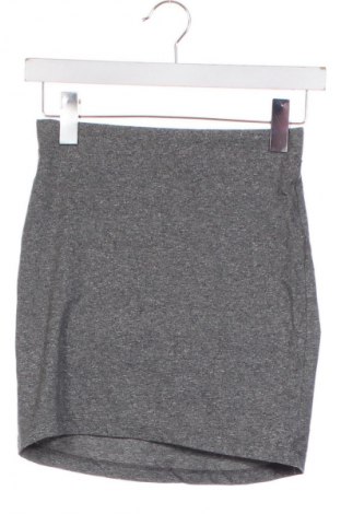 Пола H&M Divided, Размер XS, Цвят Сив, Цена 2,04 €