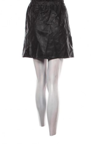 Пола H&M Divided, Размер S, Цвят Черен, Цена 2,04 €