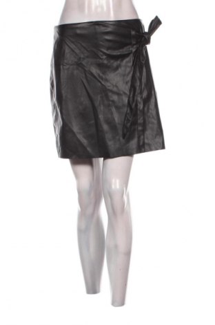 Пола ONLY, Размер M, Цвят Черен, Цена 2,04 €