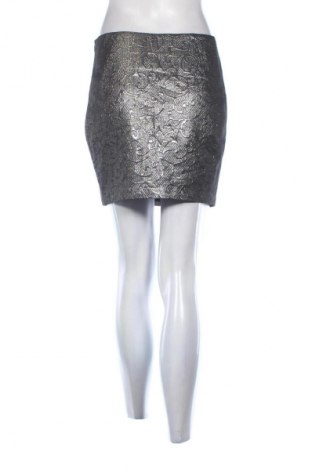 Пола Unbranded, Размер M, Цвят Сребрист, Цена 3,57 €