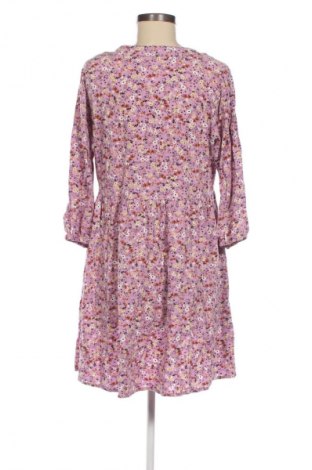 Šaty  B.Young, Velikost M, Barva Vícebarevné, Cena  127,00 Kč