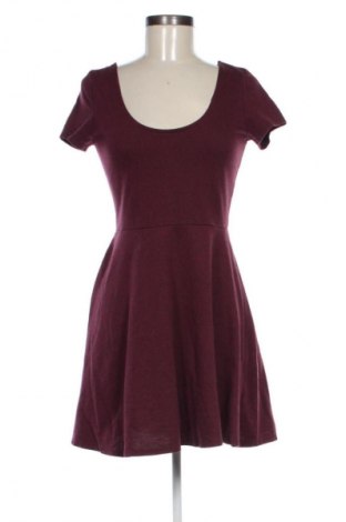 Sukienka Forever 21, Rozmiar M, Kolor Czerwony, Cena 22,99 zł