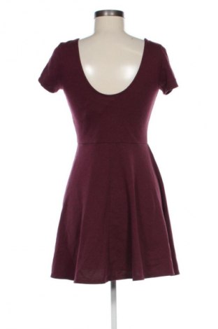 Sukienka Forever 21, Rozmiar M, Kolor Czerwony, Cena 22,99 zł