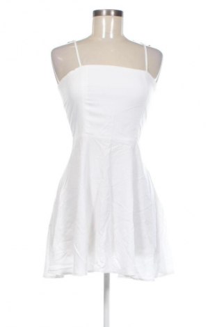 Ruha NA-KD, Méret M, Szín Fehér, Ár 2 000 Ft